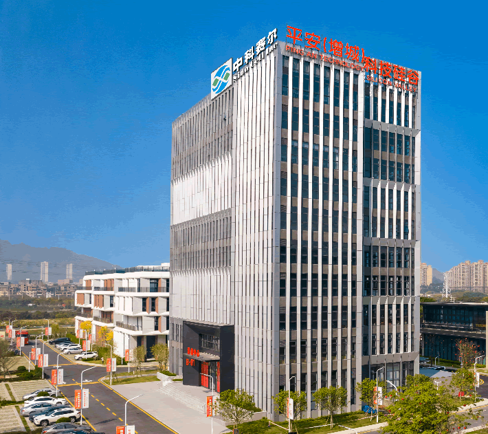 这是中科赛尔总部的写字楼，位于平安科技硅谷的高层建筑里，硅谷里面有成熟的生命科学资源和众多的细胞基因企业。